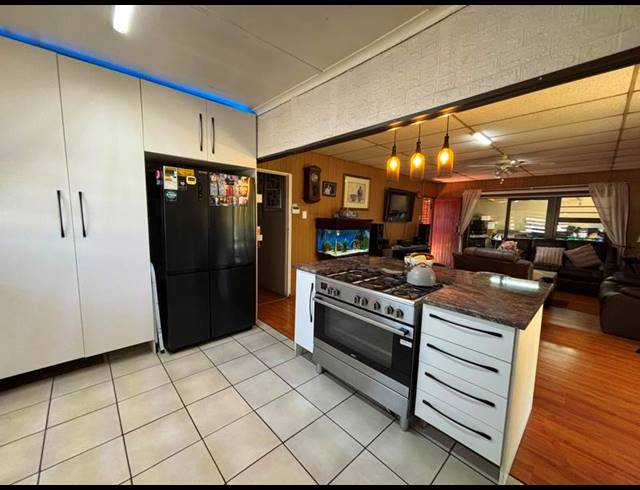 3 BEDROOM HOUSE FOR SALE IN MARTINDALE